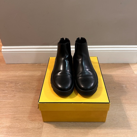 Fendi Men Chelsea boots - Picture 2 of 12